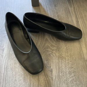 Low heeled Oak + Fort ballet flat